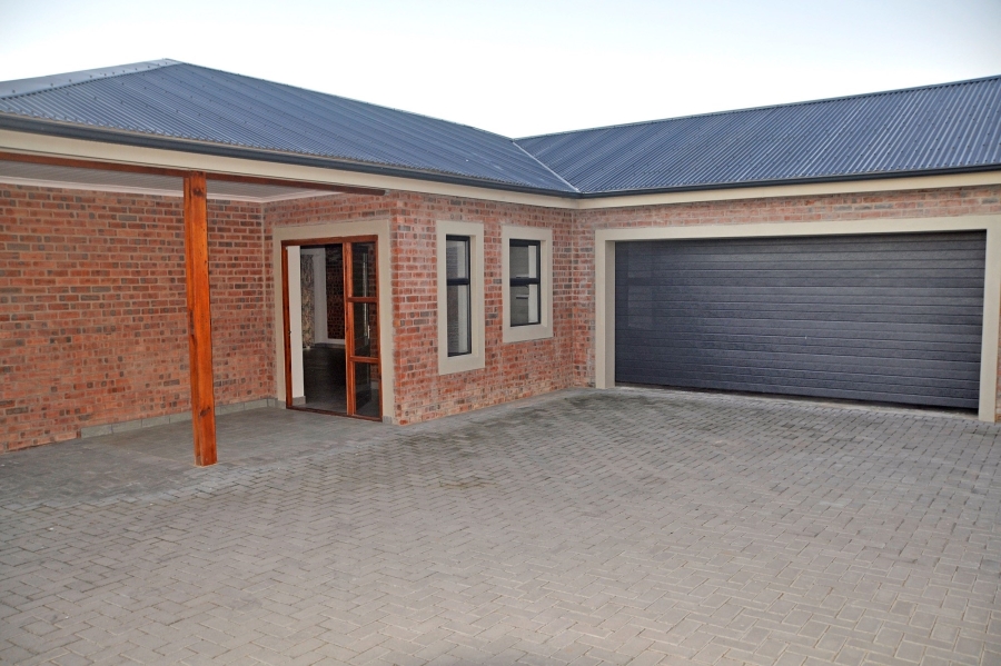 5 Bedroom Property for Sale in Reebok Western Cape